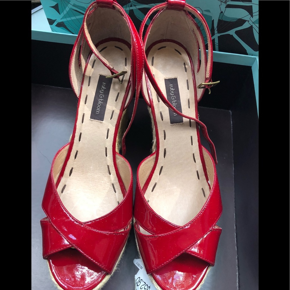 Red espadrille Camilla patent strappy sandal